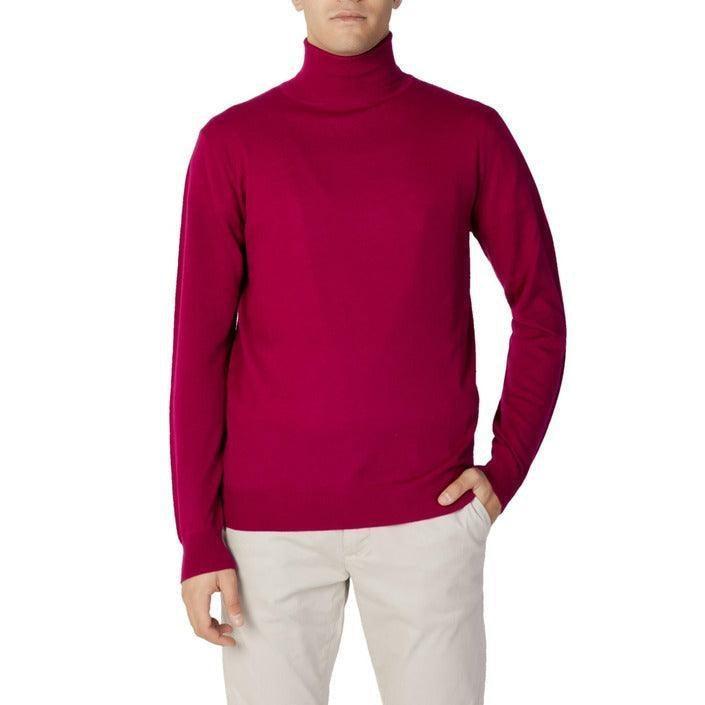Man wearing a magenta turtleneck sweater and light pants, Emporio Armani fashion.