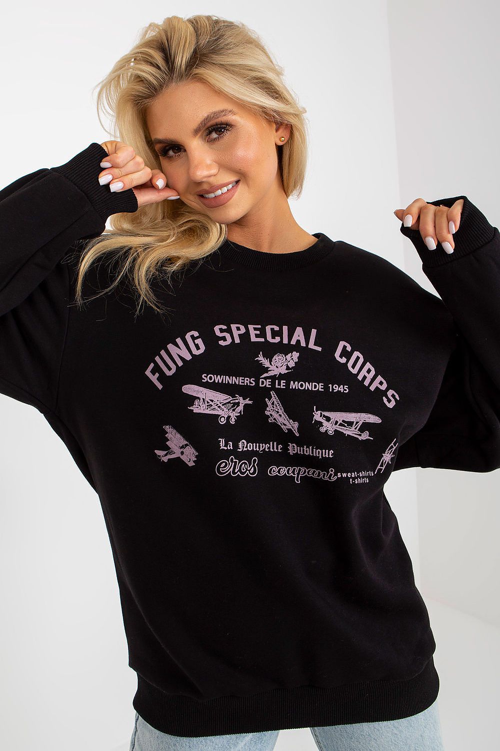 Womens Sweatshirt - Crew-Neck With Relaxed Fit