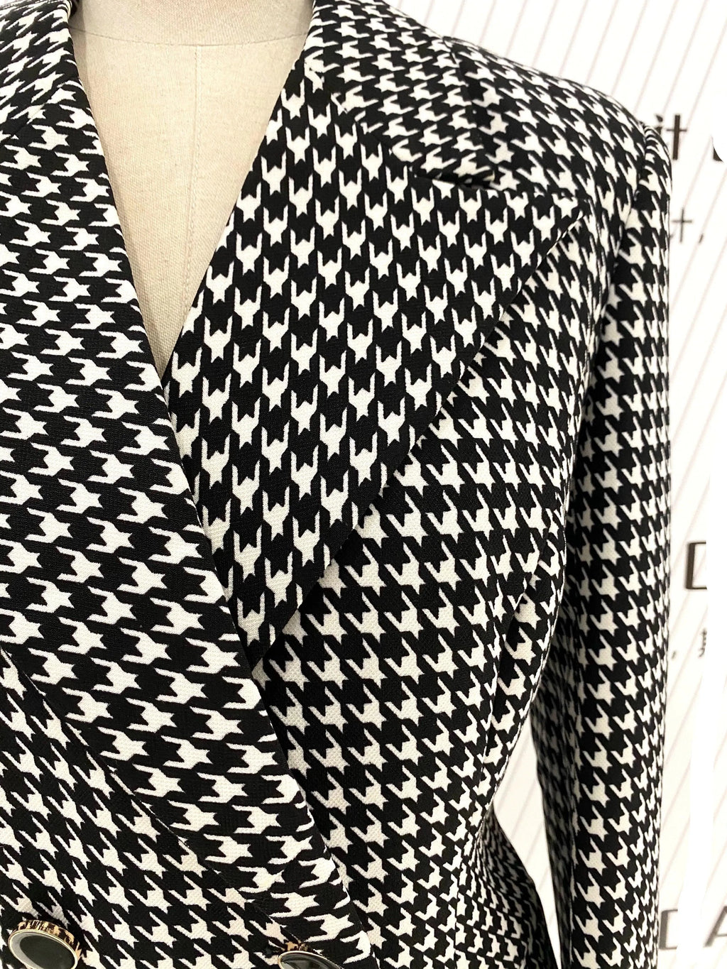 Chic Women's Pant Suit - Plaid Double-Breasted