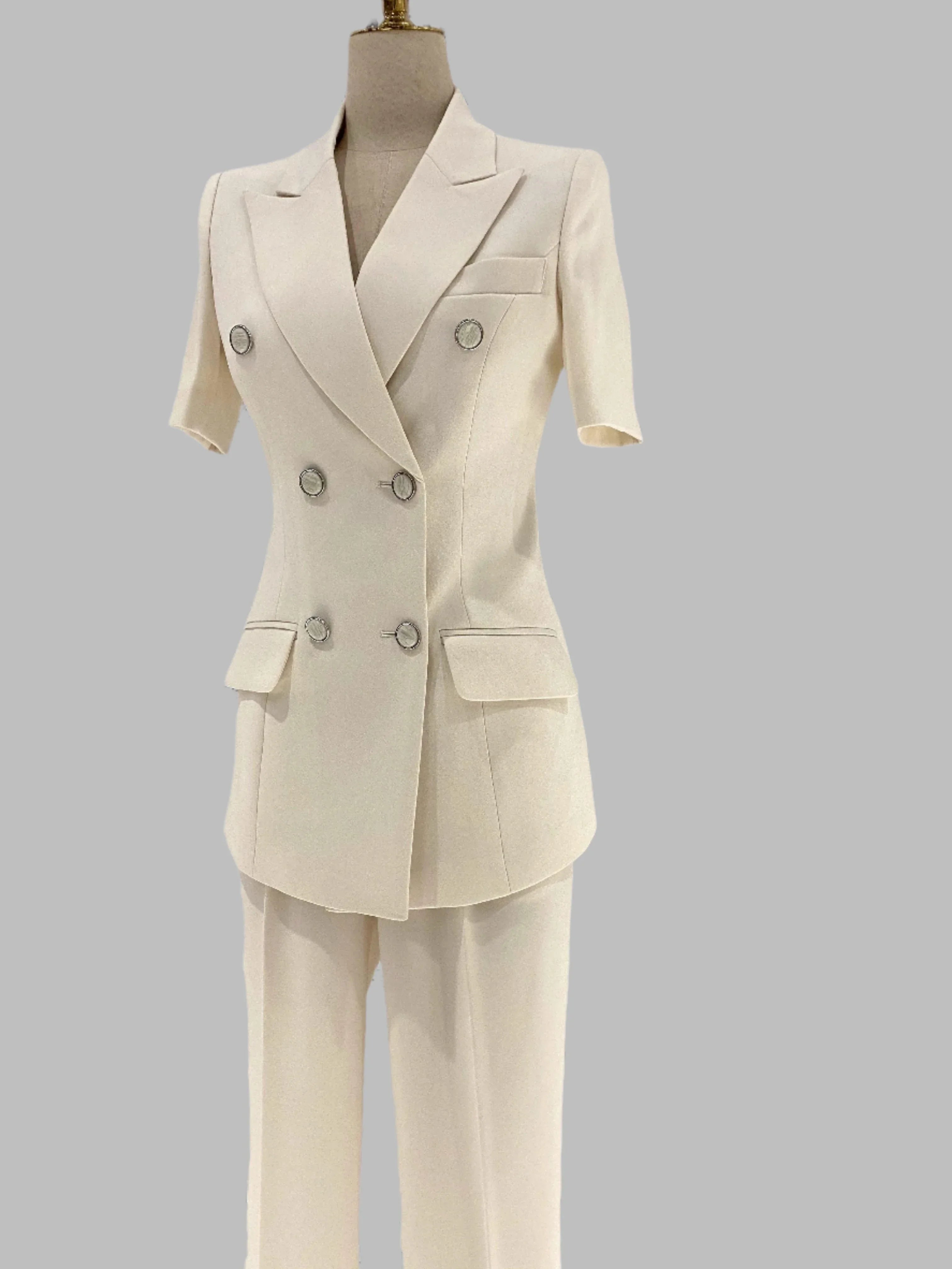 Chic Women's Pant Suit - Solid Double-Breasted