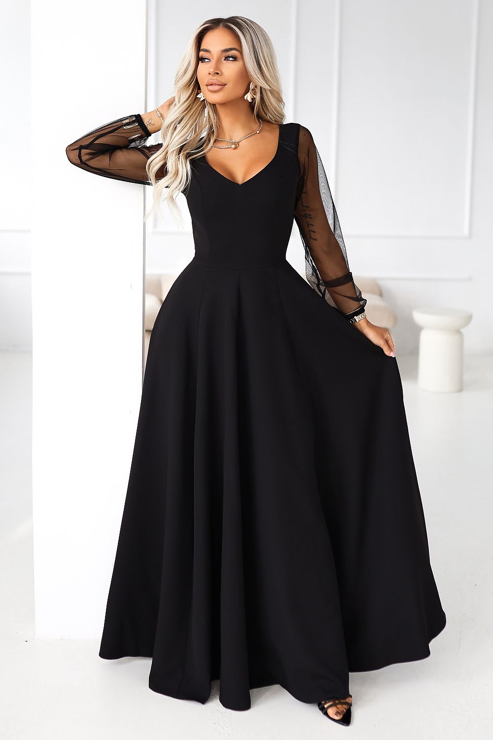  Long dress model 222147 Numoco 