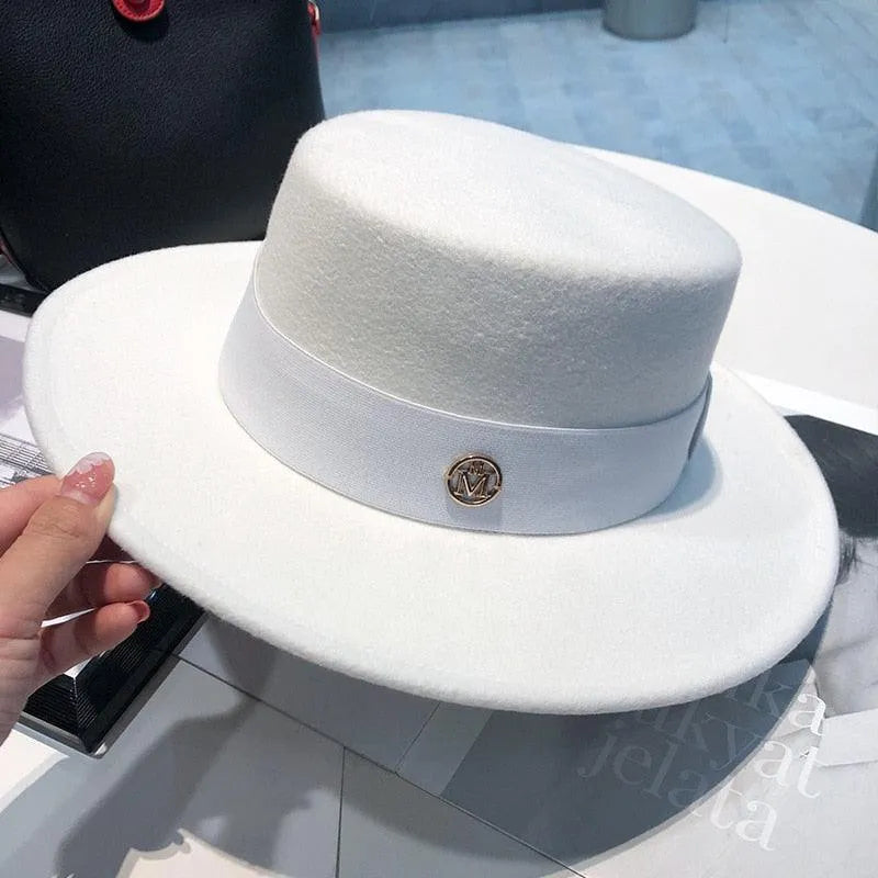 Elegant white women's fedora hat with gold emblem detail, luxury fashion by GUOCALI Paris