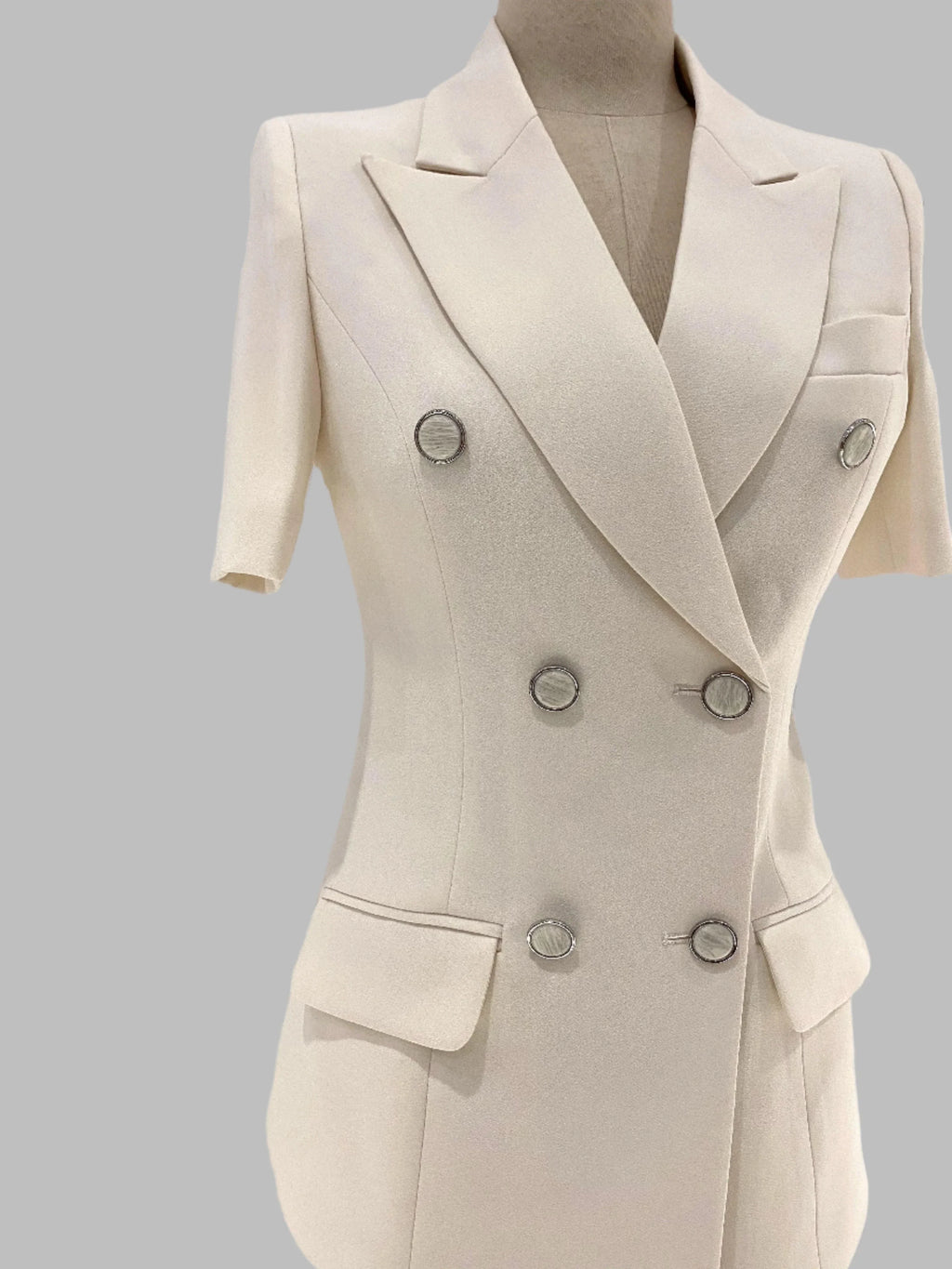 Chic Women's Pant Suit - Solid Double-Breasted