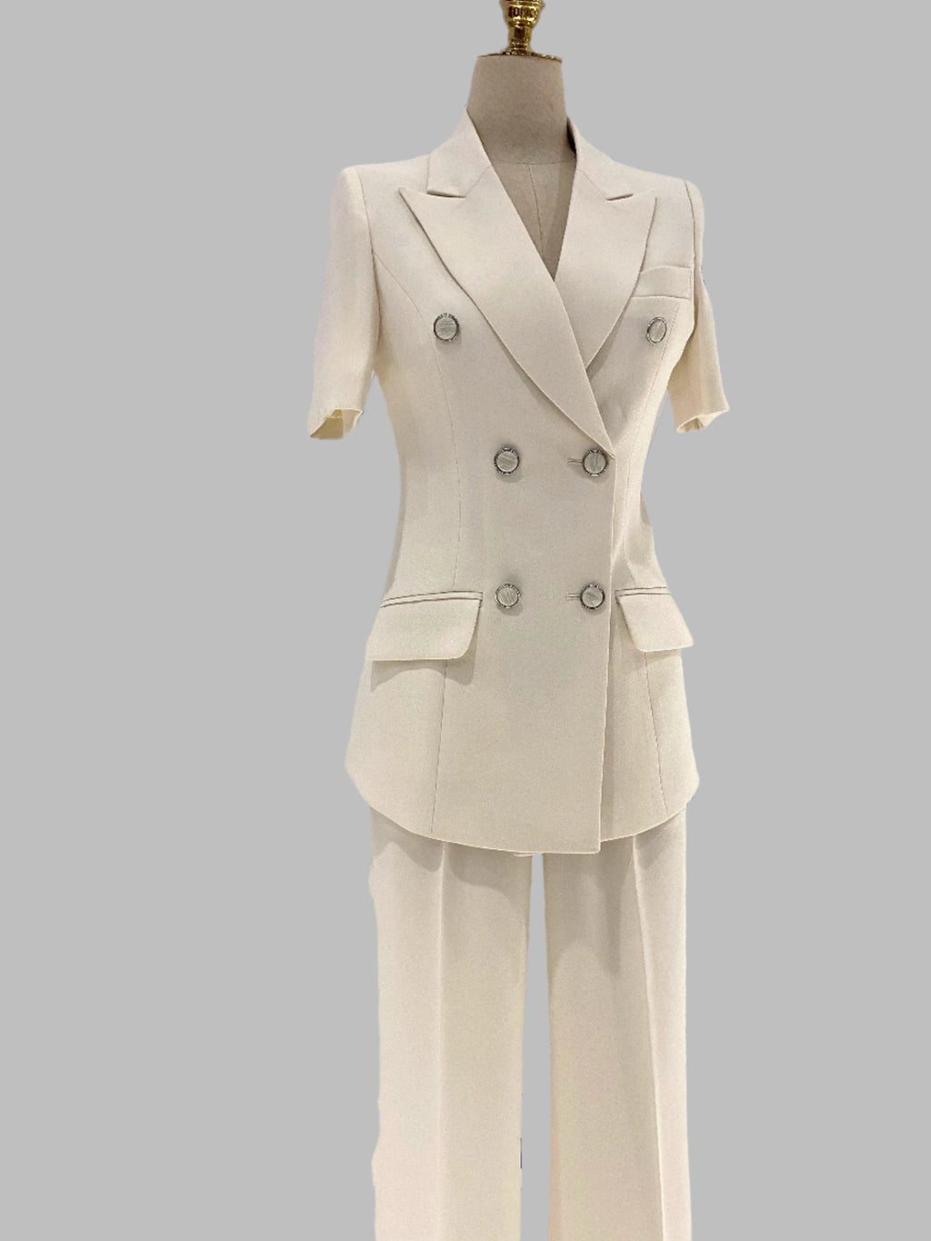 Chic Women's Pant Suit - Solid Double-Breasted