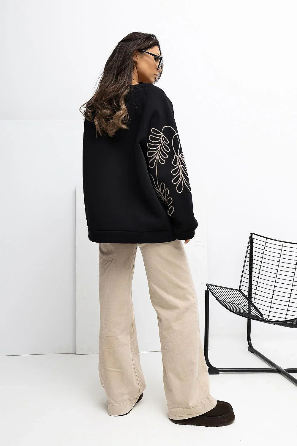 Women's sweatshirt Oversized Embroidered Kangaroo Pocket Crew Neck – view 3